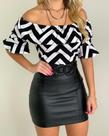 Blusa feminina preto e branco desenhado