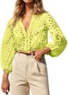 Blusa feminina Tankaneo com decote em V profundo, ilhó, manga 3/4, amarela