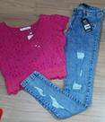 Blusa laise acompanhada de calça jeans