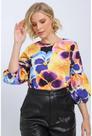 Blusa lança perfume