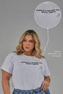 Blusa T-shirt com Estampa Exclusiva CUSCUZ É MELHOR QUE MUITA GENTE”