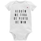 Body Bebê Alguém me tira de perto de mim - Foca na Moda