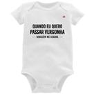 Body Bebê Quando eu quero passar vergonha ninguém me segura - Foca na Moda Body Bebê Quando eu quero passar vergonha ninguém me segura - Foca na Moda