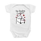 Body de Bebê Roupinha Os Dindos Cuidam Madrinha Padrinho Dindo Dinda Menino Menina Presente Temático