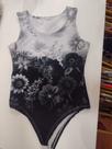 Body feminino estampado preto e branco tamanho médio