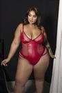 Body luxo sem bojo com abertura e detalhe em perolas vermelho plus size