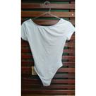 Body: tamanho M, cor branco Body: tamanho M, cor branco