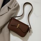 Bolsa baguete de ombro com regulagem nas alças tendencia para o dia a dia, passeios, festas versatil moderna e atemporal