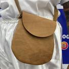Bolsa capanga em couro natural