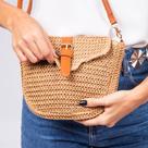 Bolsa chic de palha com alça lateral - bege