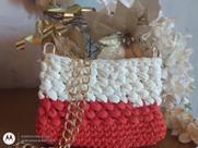 Bolsa de crochê laranja com branco