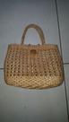 Bolsa de mão em palha natural