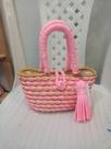 Bolsa de mão na cor rosa