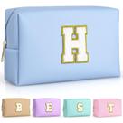 Bolsa de maquiagem TOPEAST Preppy Sky Blue com adesivo inicial Bolsa de maquiagem TOPEAST Preppy Sky Blue com adesivo inicial