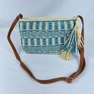 Bolsa De Palha Artesanal Feminina Tiracolo Com Alça Transversal Moda Praia Verão Com Pom Pom azul Bolsa De Palha Artesanal Feminina Tiracolo Com Alça Transversal Moda Praia Verão Com Pom Pom azul