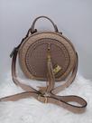 Bolsa em Couro Feminina Redonda Cor Nude Glória Lisboa Bolsa em Couro Feminina Redonda Cor Nude Glória Lisboa