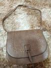 Bolsa em material sintético marrom