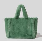 Bolsa em pelúcia ( só encomenda)