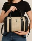 Bolsa Feminina Baú Focus Palha Bicolor Ajustável Transversal Forrada Sintético Bolsa Feminina Baú Focus Palha Bicolor Ajustável Transversal Forrada Sintético