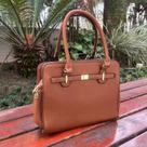Bolsa Feminina com Alca e Chaveiro Marrom Bolsa Feminina com Alca e Chaveiro Marrom