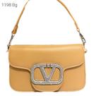 Bolsa Feminina com Tampa Fivela Strass e Alça de Corrente Transversal e de Mão 1198 Cor:Bege Bolsa Feminina com Tampa Fivela Strass e Alça de Corrente Transversal e de Mão 1198 Cor:Bege