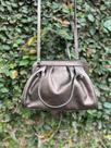 Bolsa feminina de couro transversal ônix metalizado Bianca