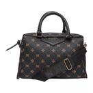 Bolsa feminina em monograma