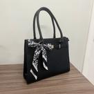 Bolsa Feminina Grande com Lenco e Alca Ajustavel Preto Bolsa Feminina Grande com Lenco e Alca Ajustavel Preto