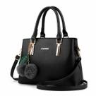 Bolsa Feminina Grande Tote Transversal Sacola Pompom Alça de Ombro e Mão Casual Resistente Viagem Trabalho Dia a Dia Presente Faculdade Lazer