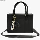 Bolsa Feminina Mão / Transversal com Alça de Tecido e Chaveiro de Pompom 9489 Bolsa Feminina Mão / Transversal com Alça de Tecido e Chaveiro de Pompom 9489