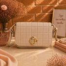 Bolsa Feminina Matelassê Premium Alça Transversal Luxo Compacta Elegante Dourada