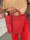 Bolsa feminina média Chalita com duas alças uma transversal e uma de mão com forro quatro bolsos