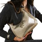 Bolsa Feminina Meia Lua Alça Transversal Corrente Dourada