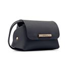 Bolsa Feminina Pequena Com Alça Ajustável e Fechamento Em Ima Lançamento Guará Bolsa Feminina Pequena Com Alça Ajustável e Fechamento Em Ima Lançamento Guará