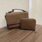 Bolsa Feminina Pequena de Mao com Carteira e Alca Ajustavel Marrom