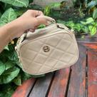 Bolsa Feminina Pequena Transversal Tiracolo de Lado Bege