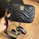 Bolsa Feminina Transversal Vizzano Corrente Dourada e Matelassê Elegânte Bolsa Feminina Transversal Vizzano Corrente Dourada e Matelassê Elegânte