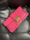 Bolsa Gabriela / Estilo Carteira de mão - Cor rosa, ferragem dourada, costura externa