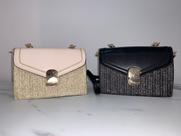 Bolsa mão/lateral com alça preto/rosa
