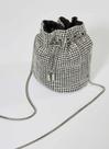 Bolsa, modelo saco, tamanho pequeno, 100% strass