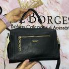 Bolsa na cor preta, detalhes fitas nas laterais, bolsa em material sintético, super elegante.