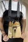 Bolsa Pequena Bag Pocket Plus Couro Legítimo Textura Cobra Caramelo e Vinil Cream Bolsa Pequena Bag Pocket Plus Couro Legítimo Textura Cobra Caramelo e Vinil Cream