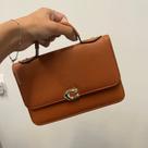 Bolsa Pequena de Mao com Alca Ajustavel Caramelo