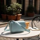 Bolsa Pequena Transversal Com Flap Ondulado De Ombro