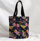 Bolsa Sacola Artesanal de Tecido Flores e Folhas Tropicais Fundo Preto