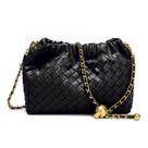 Bolsa tiracolo Joryin Woven Leather, pequena para mulheres, preta