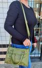 Bolsa Transversal Feminina - Verde Escuro - Em couro Bolsa Transversal Feminina - Verde Escuro - Em couro