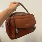 Bolsa Transversal Grande com Chaveiro Marrom