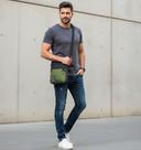 Bolsa Transversal Masculina Poliéster 3 Bolsos com Zíper e tiras autocolantes, Alça Ajustável Compacta, Leve e Versátil Prática e Ideal para o Dia a Dia