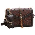 Bolsa Transversal Monograma Chenson Marrom Bolsa Transversal Monograma Chenson Marrom